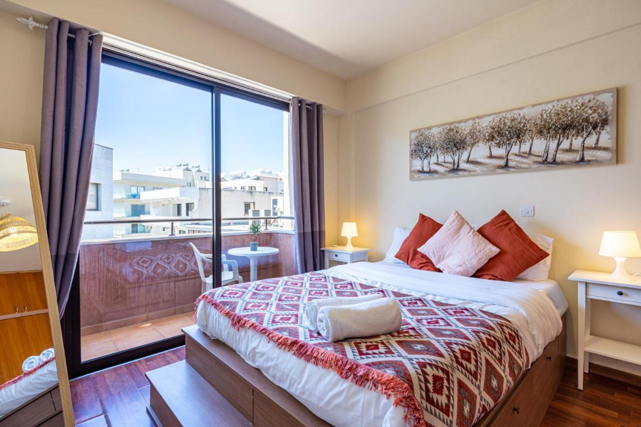 Celine'S 2 Bedrooms Apartment In Larnaca Center Exterior photo
